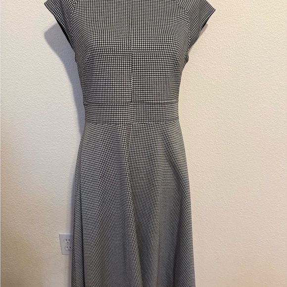 H&M Dresses & Skirts - Elegant H&M Checkered Dress